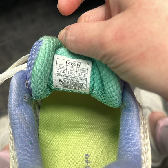 Women’s size 10.5 ASICS gel nimbus 16  worn maybe 10 times. - Picture 9 of 10